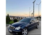 ARAÇ 2001 MODEL OLUP TEMİZ BİR ARACTİR,KİRMİZİ MOTORDUR .COK MEMNUNUM FAKAT EŞİM KULLANAMIYOR BİRLİKTE KULLANABİLECEGİMİZ ARAÇ DÜŞÜNÜYORUM O YÜZDEN SATILİKTİR.M